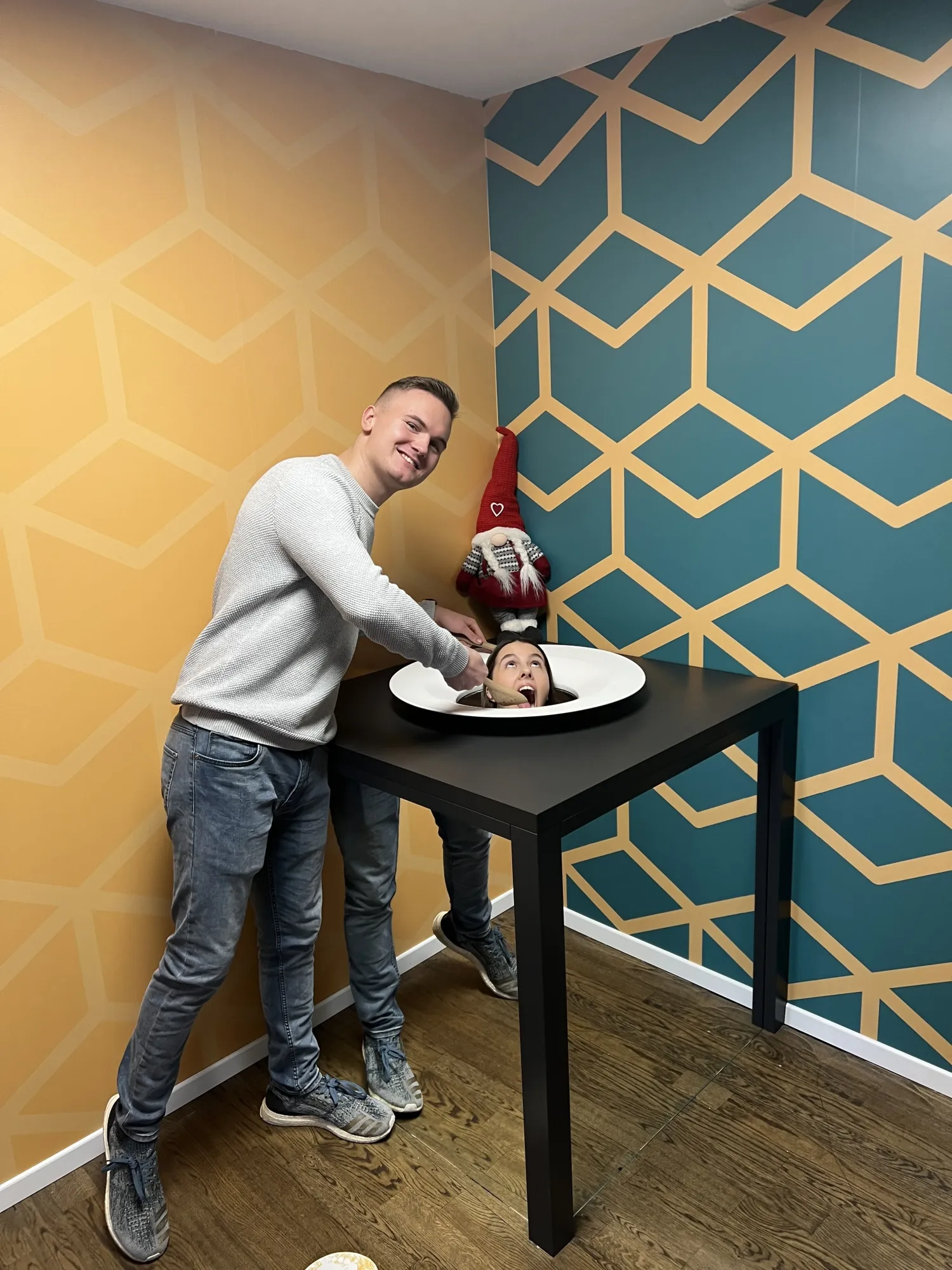 Museum of Illusions: eat from the head illusion